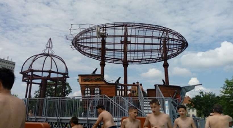 Debrecen új strandja, az ikonikus léghajóval, részlet a léghajóból